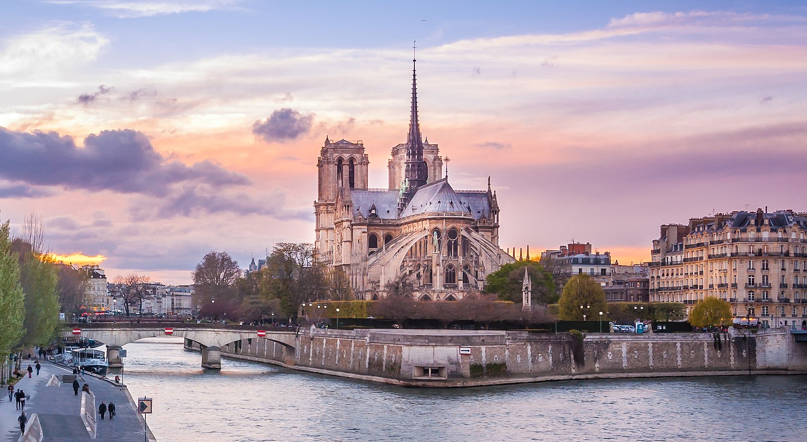 photo of Notre-Dame cathedral from the pont de Tournelle