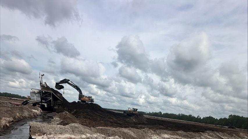 photo of student drawing outdoors