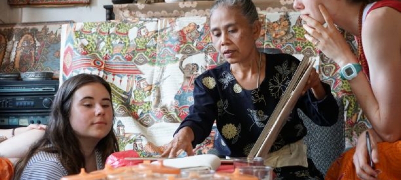 photo with three women with tea and portfolio