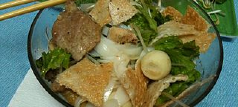 noodle soup with greens, beef and quail eggs