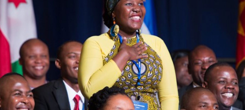 photo people with woman standing